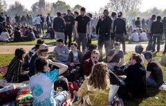 英數百民眾聚眾吸大麻 慶祝大麻日