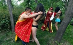 美女與和尚道士激情野戰