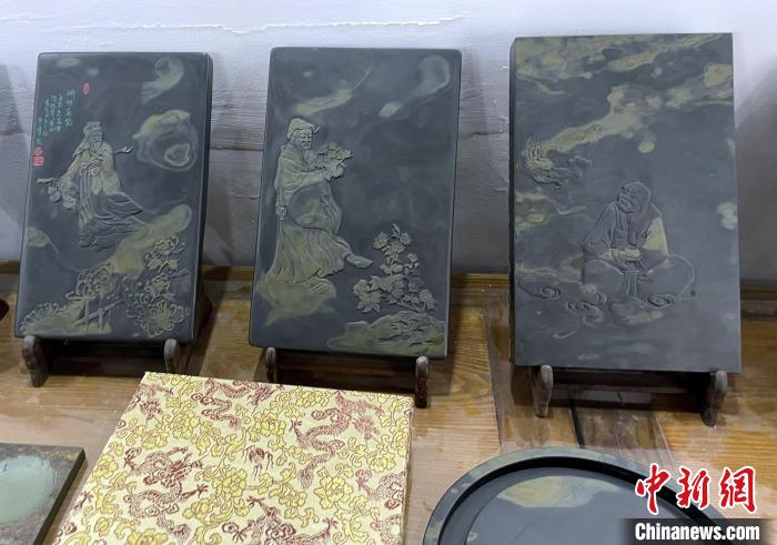 廬山金星硯文化博物館陳列著各種紋理的硯石?！≈泄矎]山市委統戰部供圖