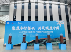 以優(yōu)勢產(chǎn)業(yè)帶動區(qū)域經(jīng)濟(jì)發(fā)展，揚(yáng)子江藥業(yè)集團(tuán)